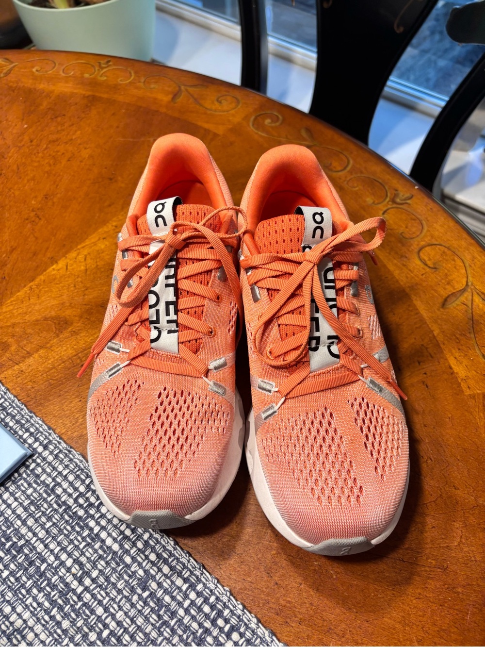 On Running Women's cloud surfer Shoes - Coral/orange sz 8.5 - Picture 2 of 11
